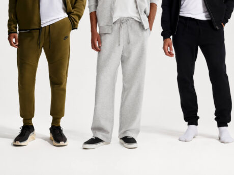 tre menn i ulike type joggebukser
